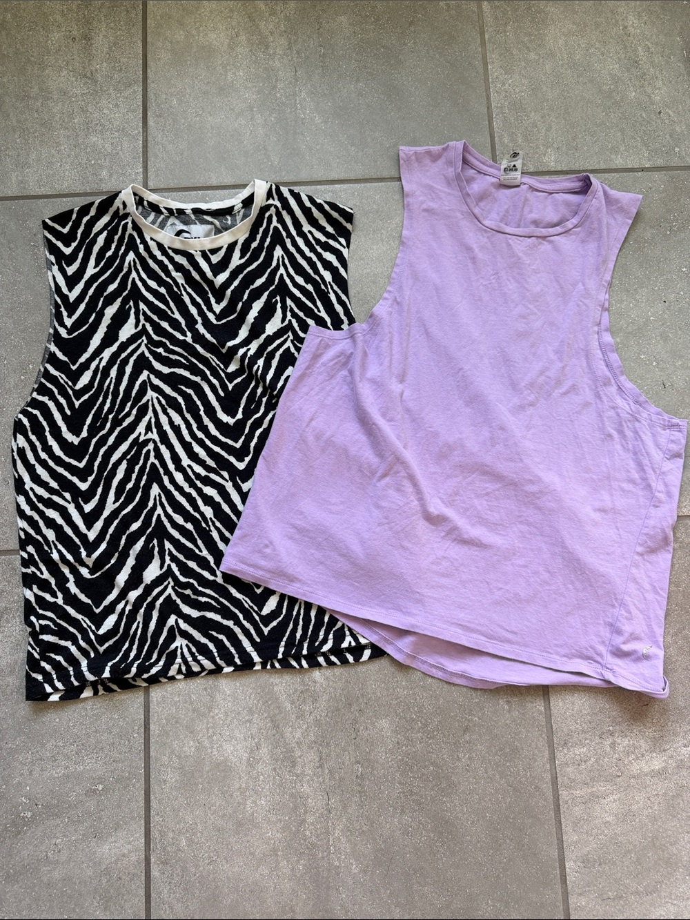 2 Zyia tanks